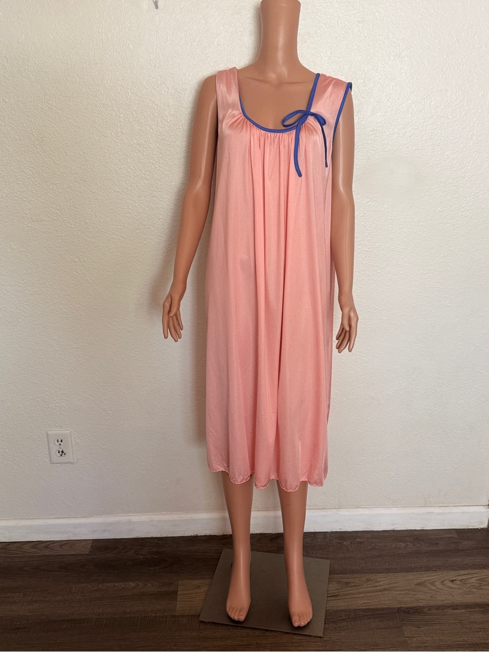 Only Necessities Peach Nylon Nightgown with Blue Trim Sz 1x 22/24